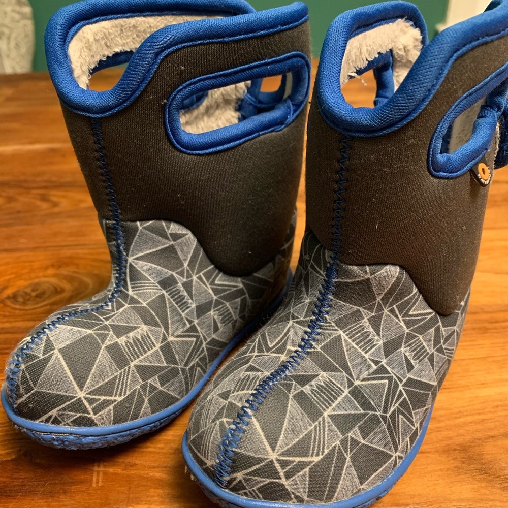 Bogs size 6 toddler - waterproof and insulated